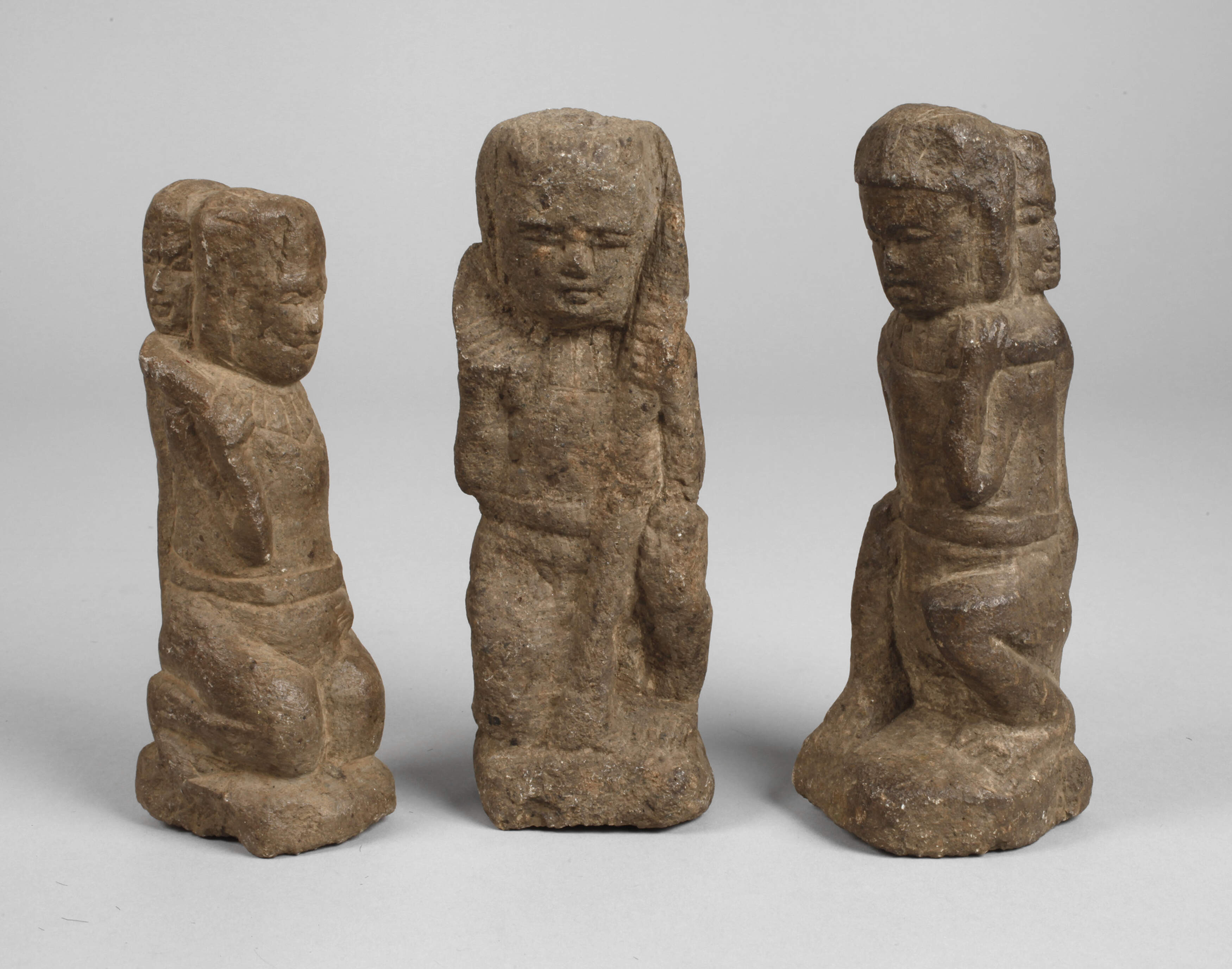 Drei Wächterfiguren