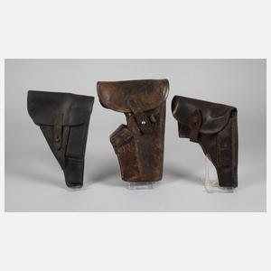 Drei Pistolentaschen