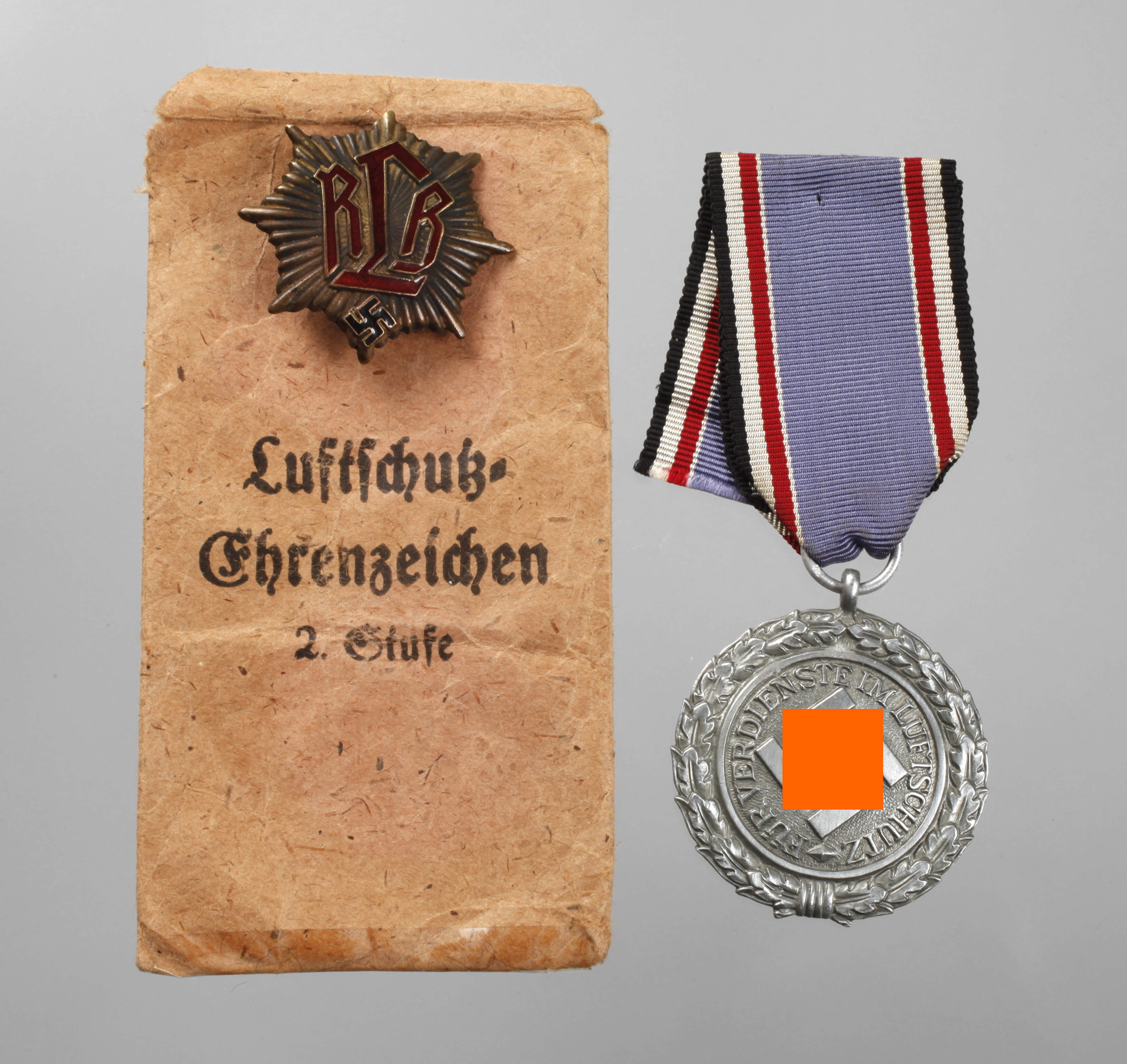 Zwei Abzeichen 2. Weltkrieg