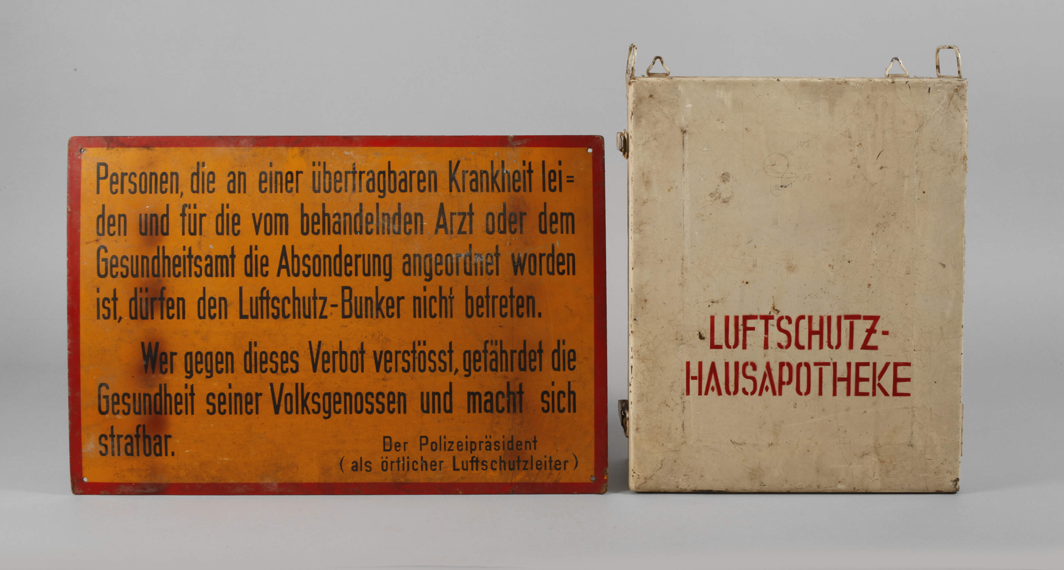 Zwei Teile Luftschutz-Bunker-Anlage