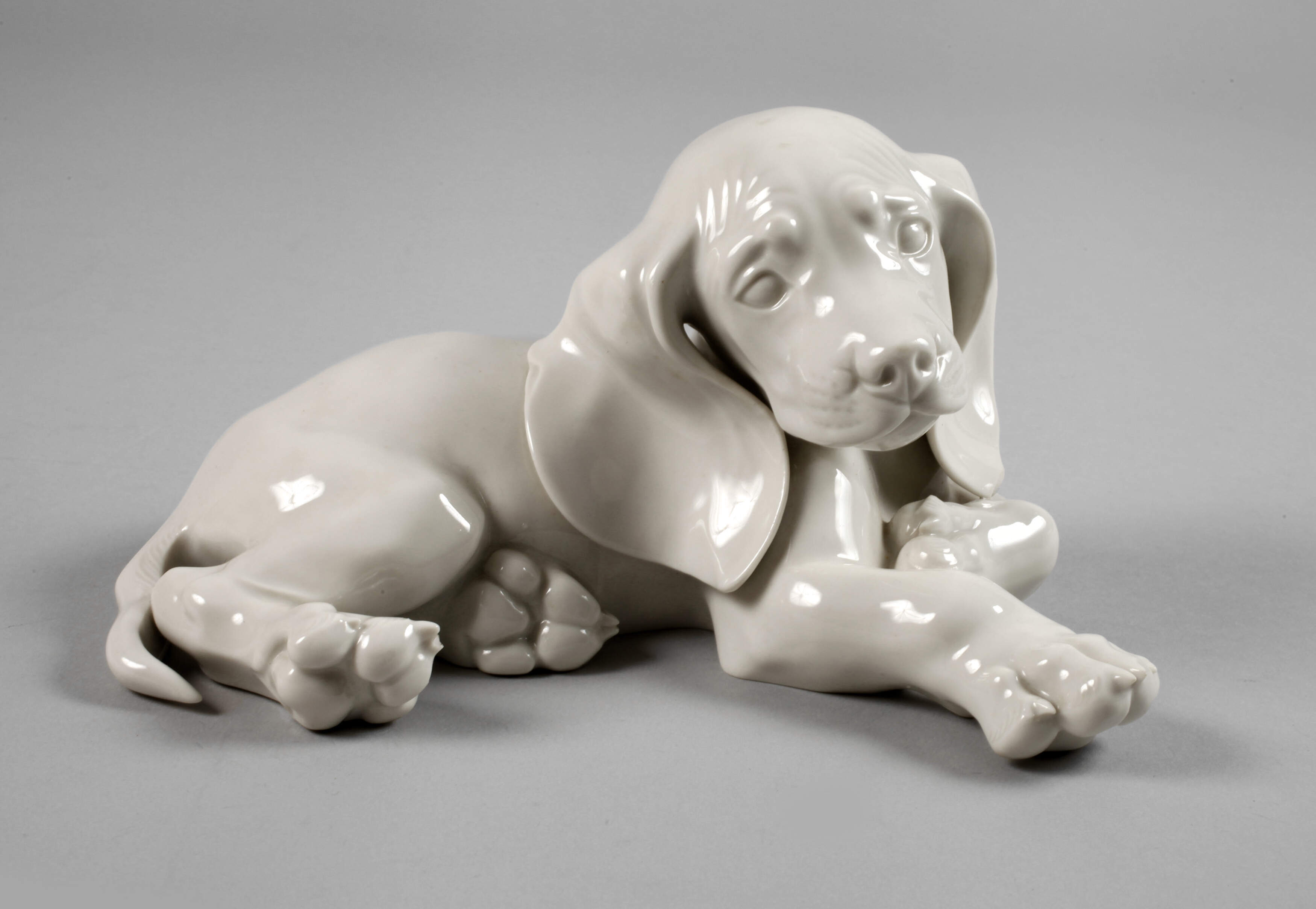 Allach "Junger Dackel liegend"