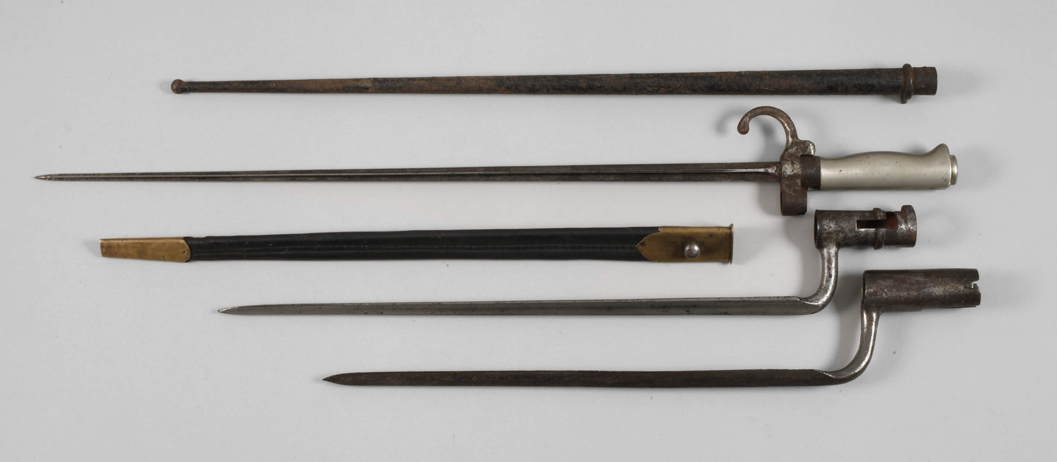 Drei Bajonette