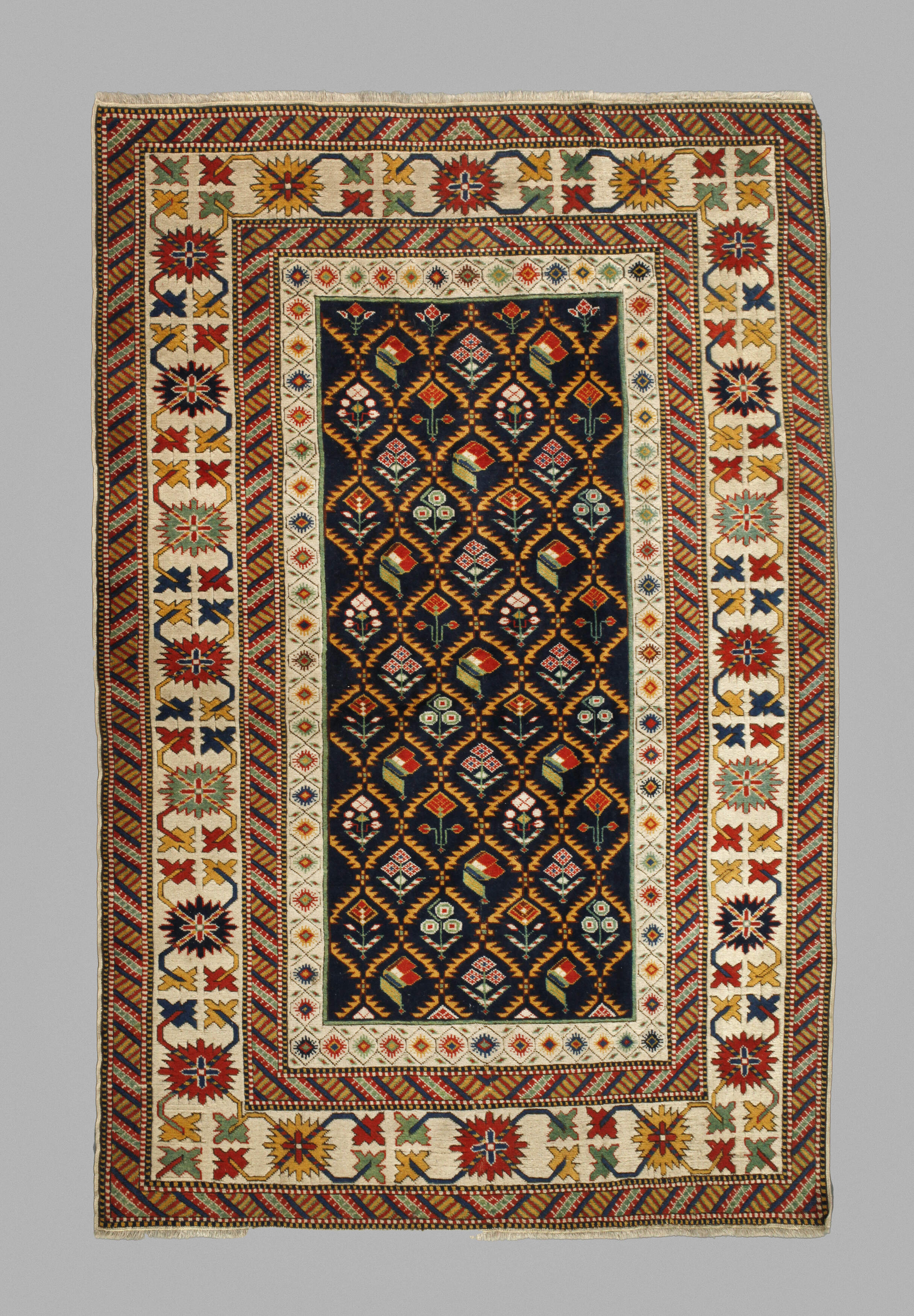 Teppich mit Kaukasusmotiv