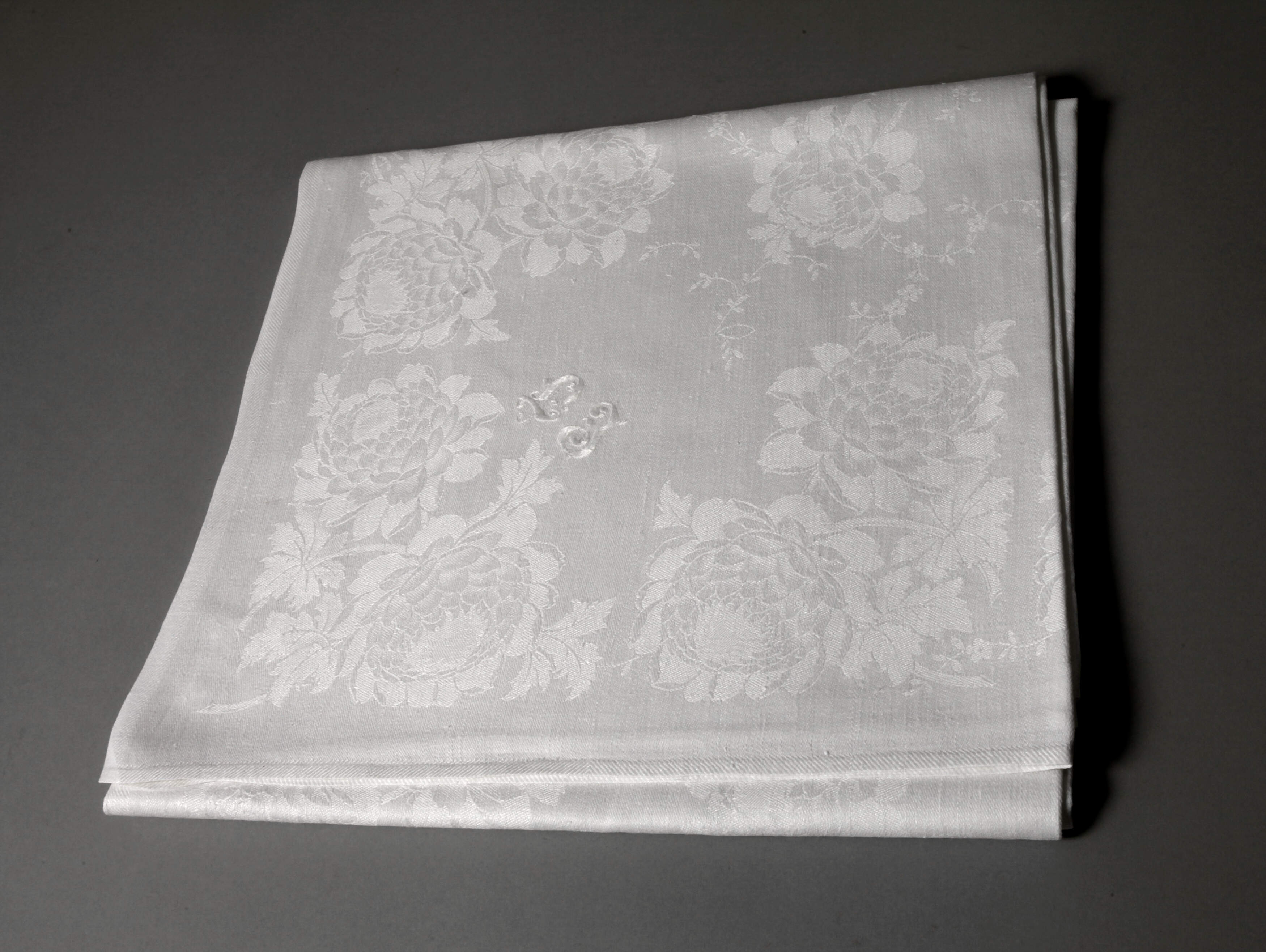 Tischtuch Pfingstrosendekor