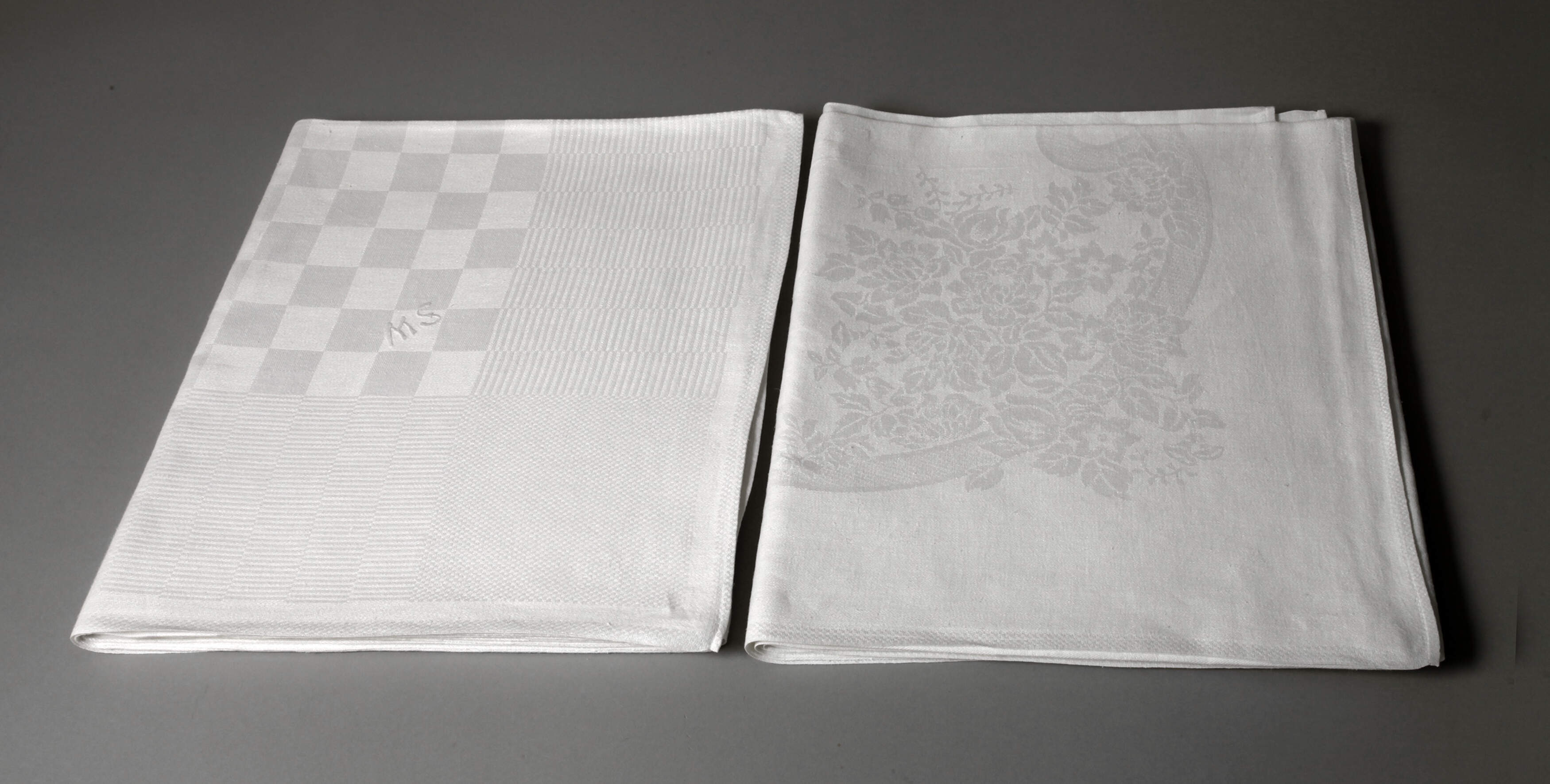 Zwei Tafeltücher