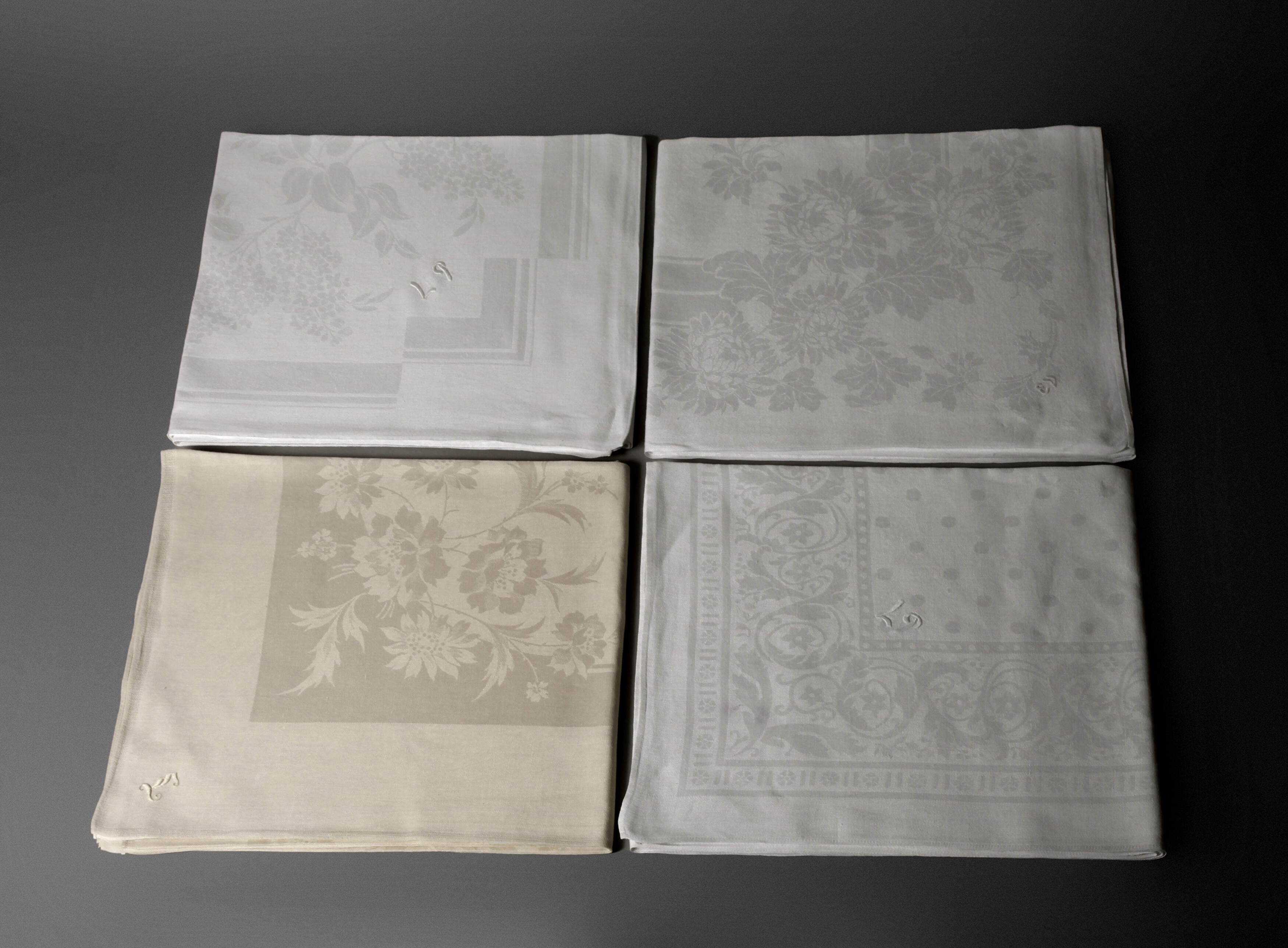 Konvolut Tafeltücher Floraldekor