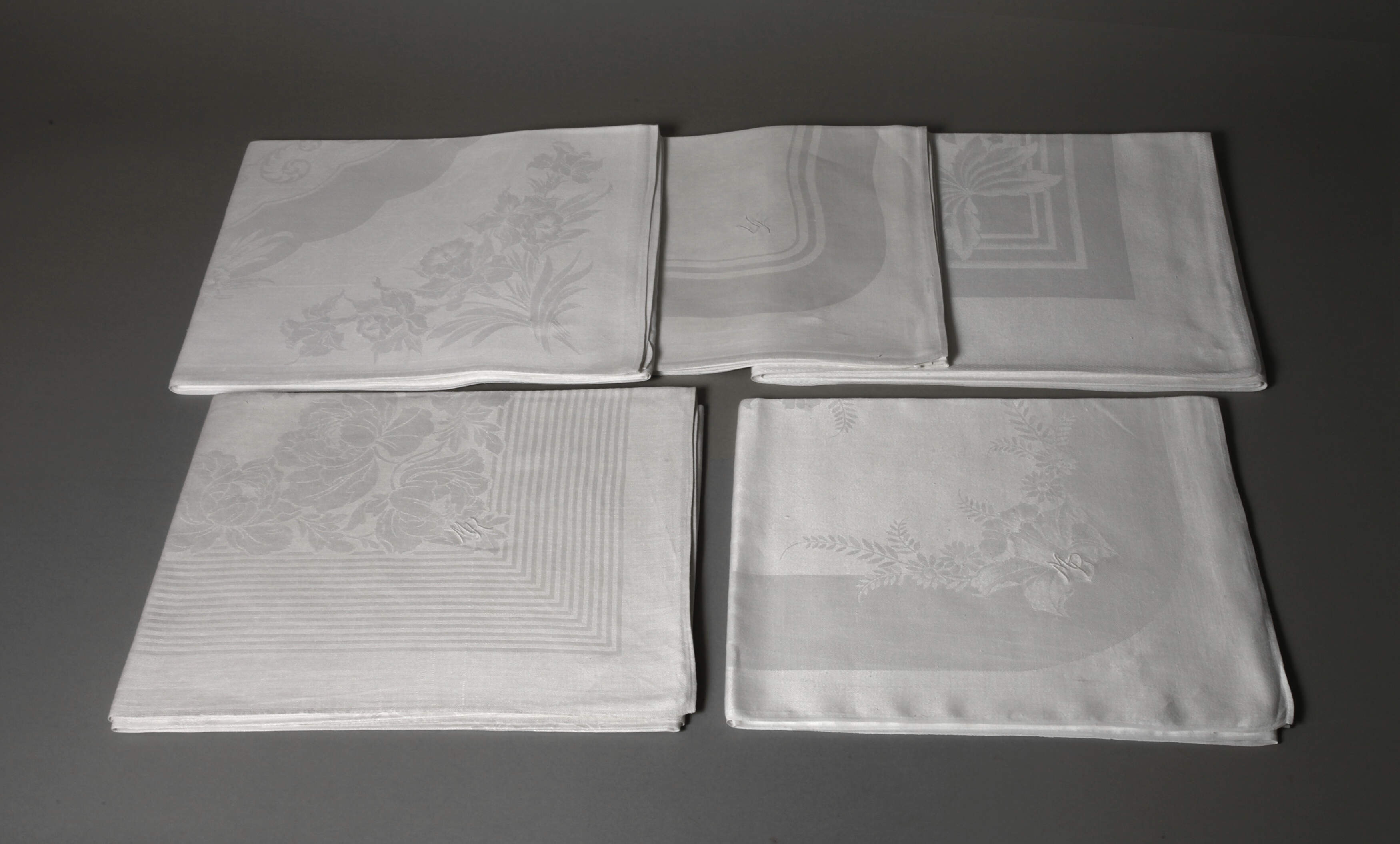 Konvolut Tafeltücher Floraldekor