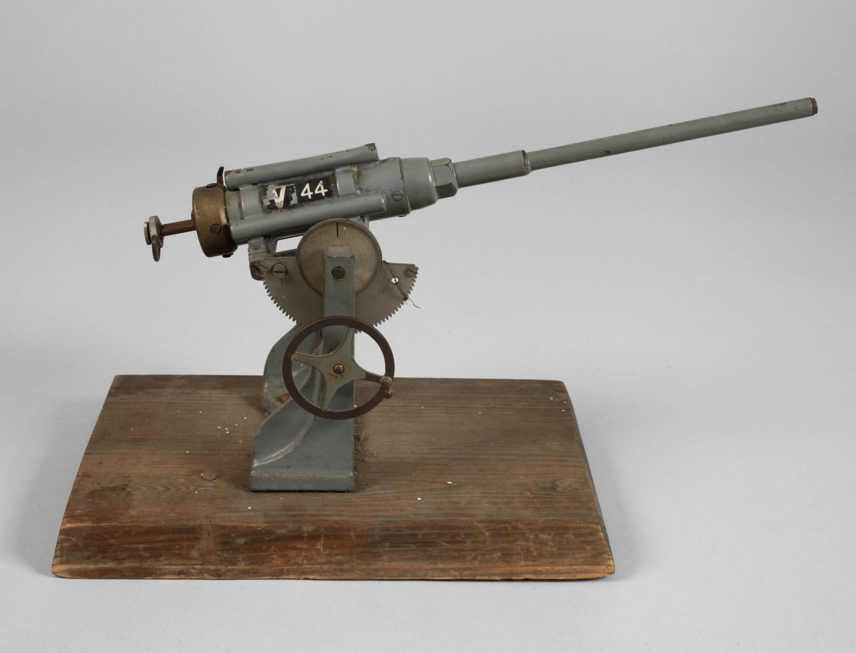 Flakgeschütz "V 44"