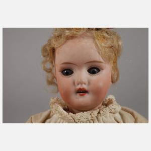 Kleine Porzellankopfpuppe