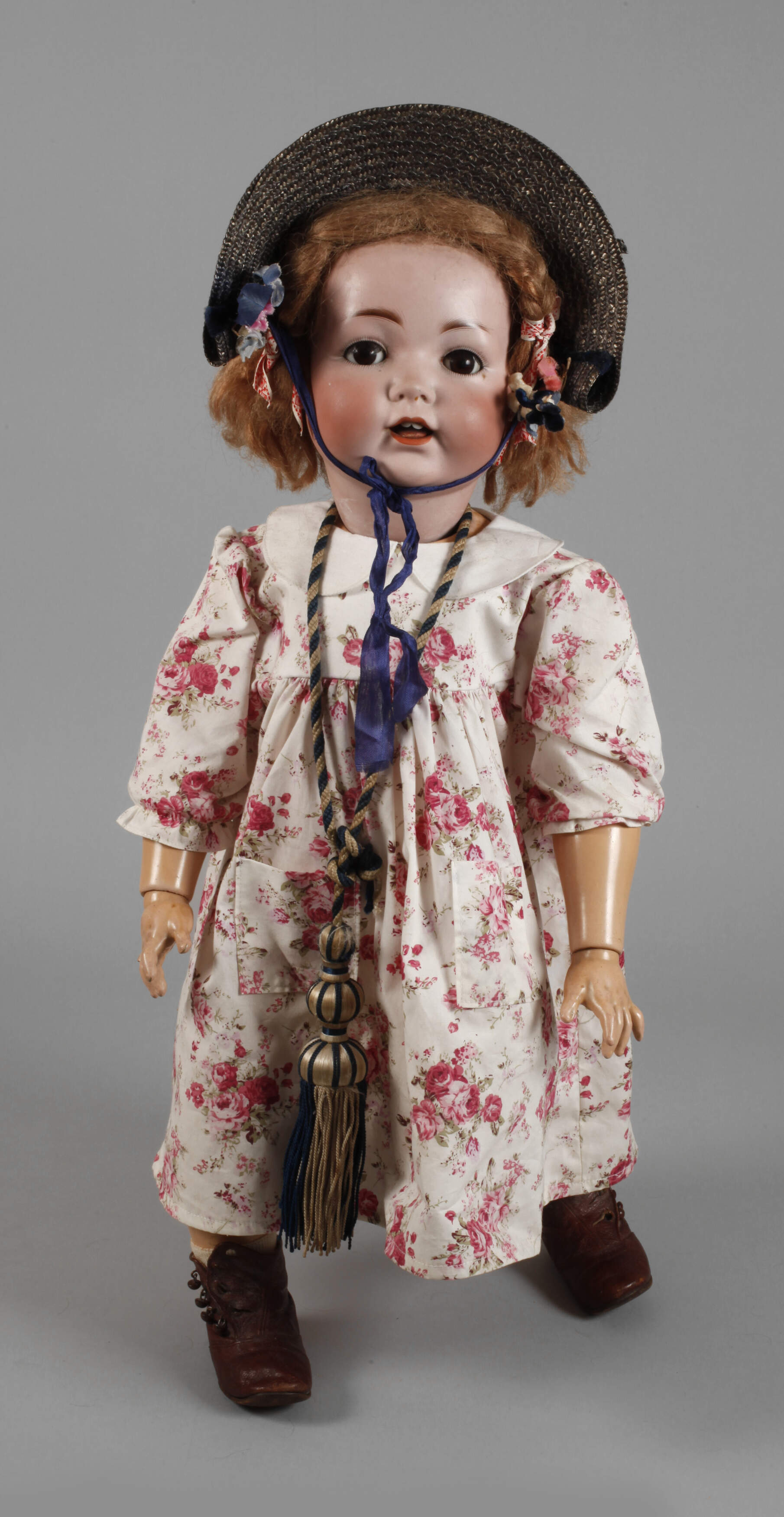 Hertel, Schwab & Co. große Porzellankopfpuppe