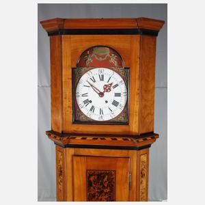 Klassizistische Eckstanduhr