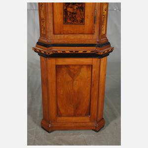 Klassizistische Eckstanduhr