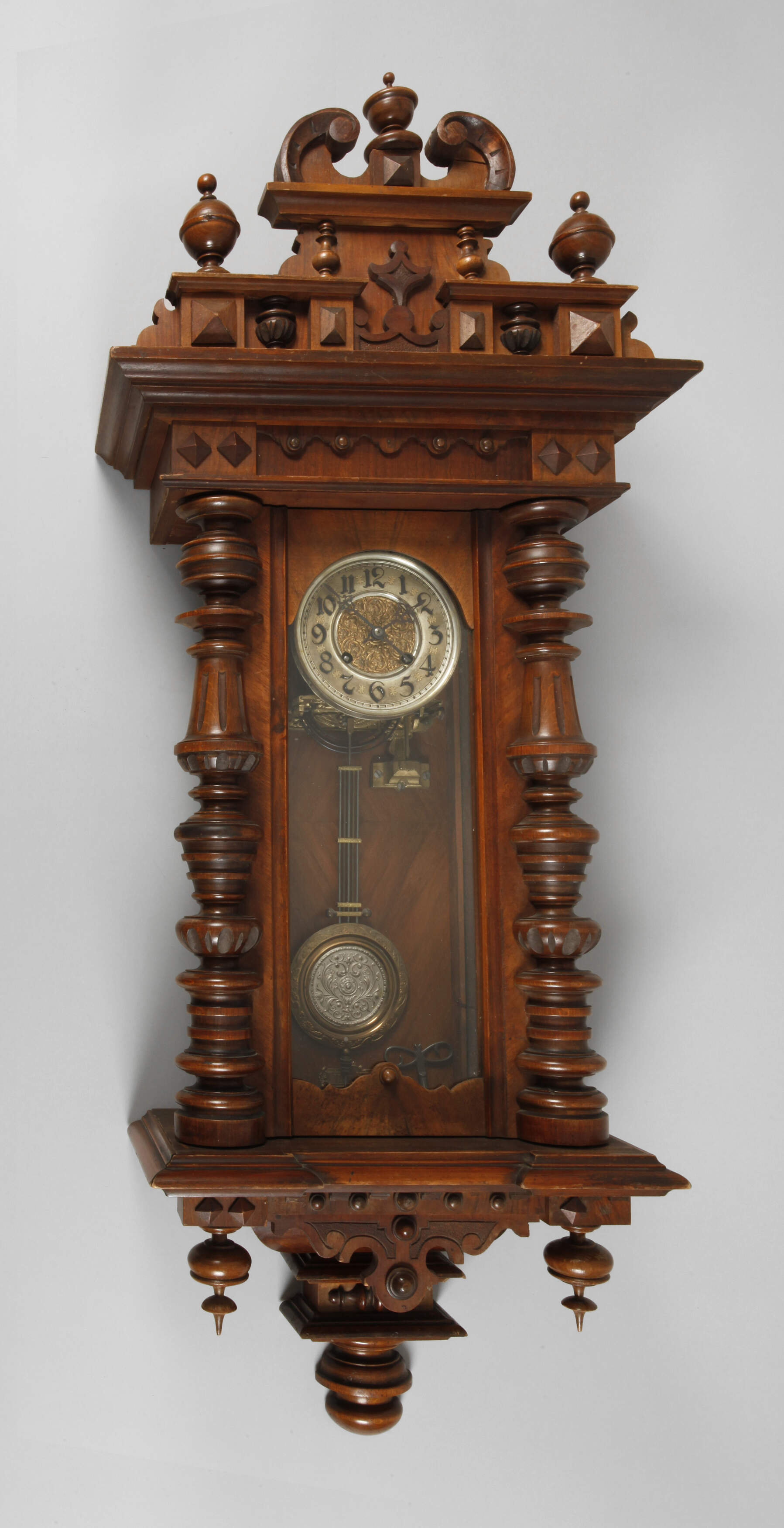 Gründerzeit-Regulator mit 1/4-Stundenschlag