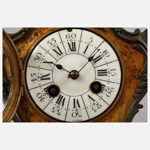 Kleine Tischuhr im Rokokostil