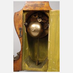 Kleine Tischuhr im Rokokostil