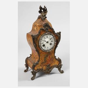 Kleine Tischuhr im Rokokostil