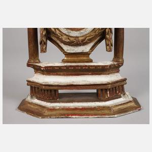 Geschnitzter Uhrenständer