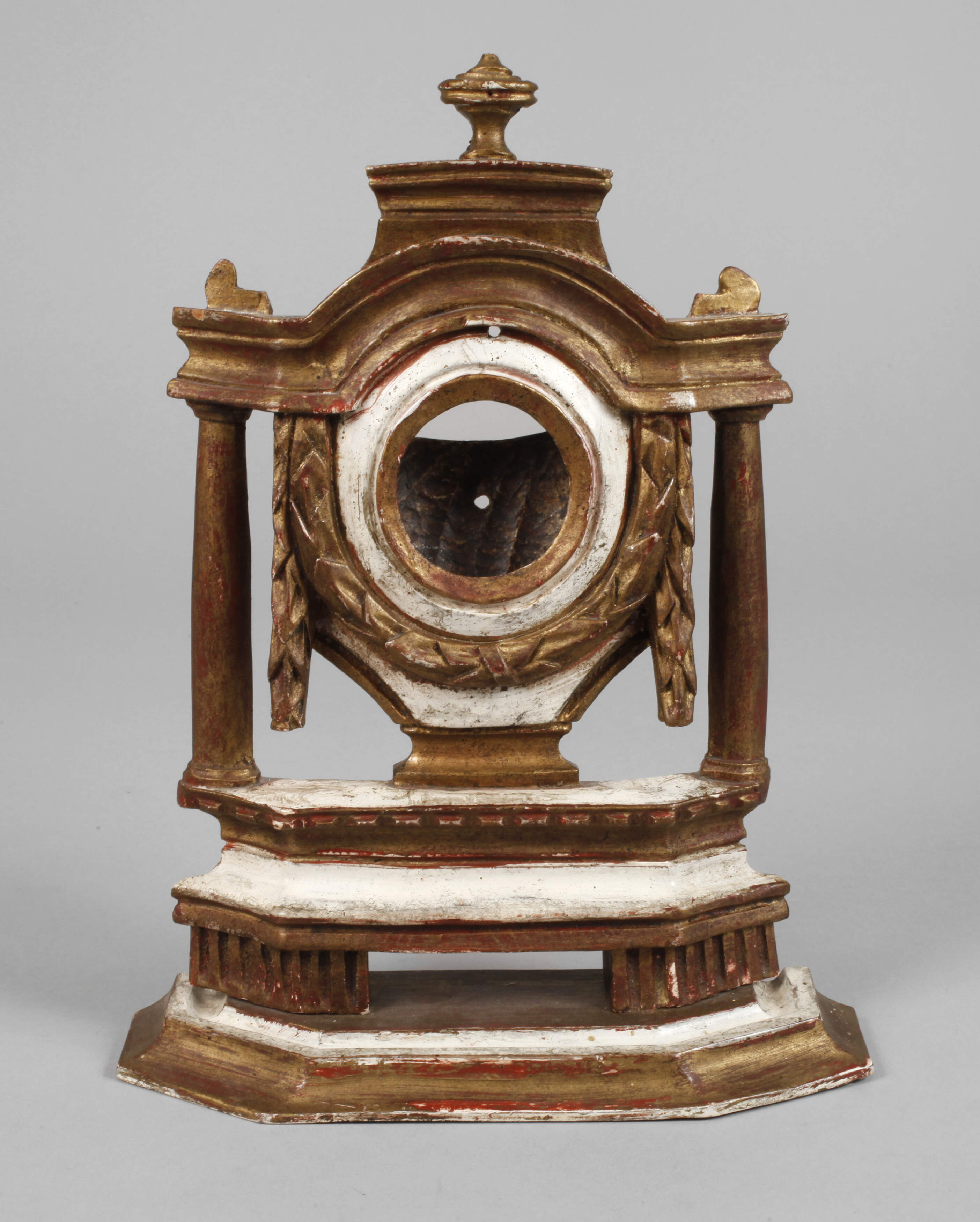 Geschnitzter Uhrenständer