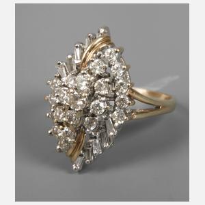 Damenring mit Brillanten von zusammen ca. 2 ct