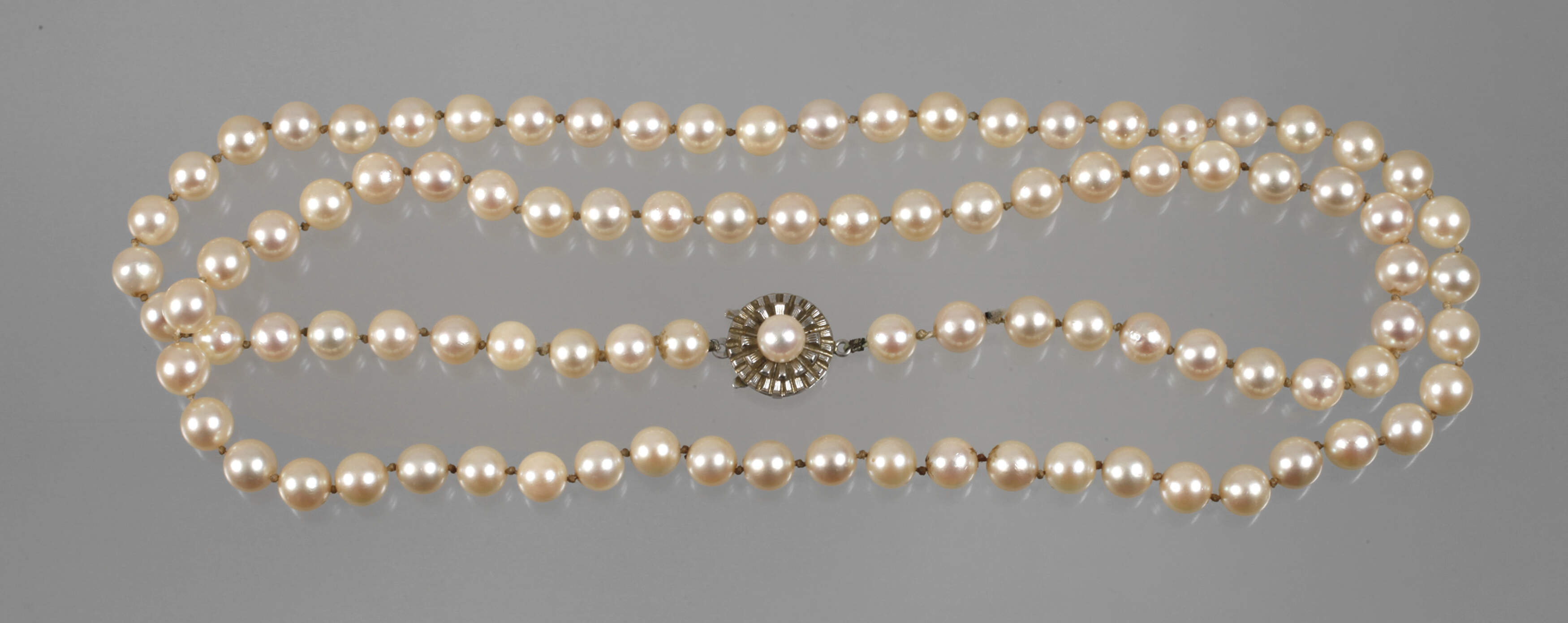 Lange Perlenkette