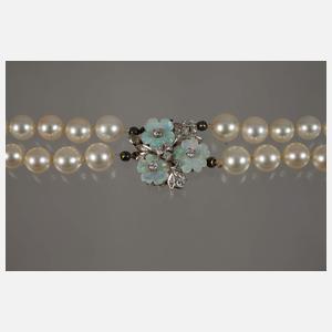 Perlenkette mit dekorativer Schmuckschließe