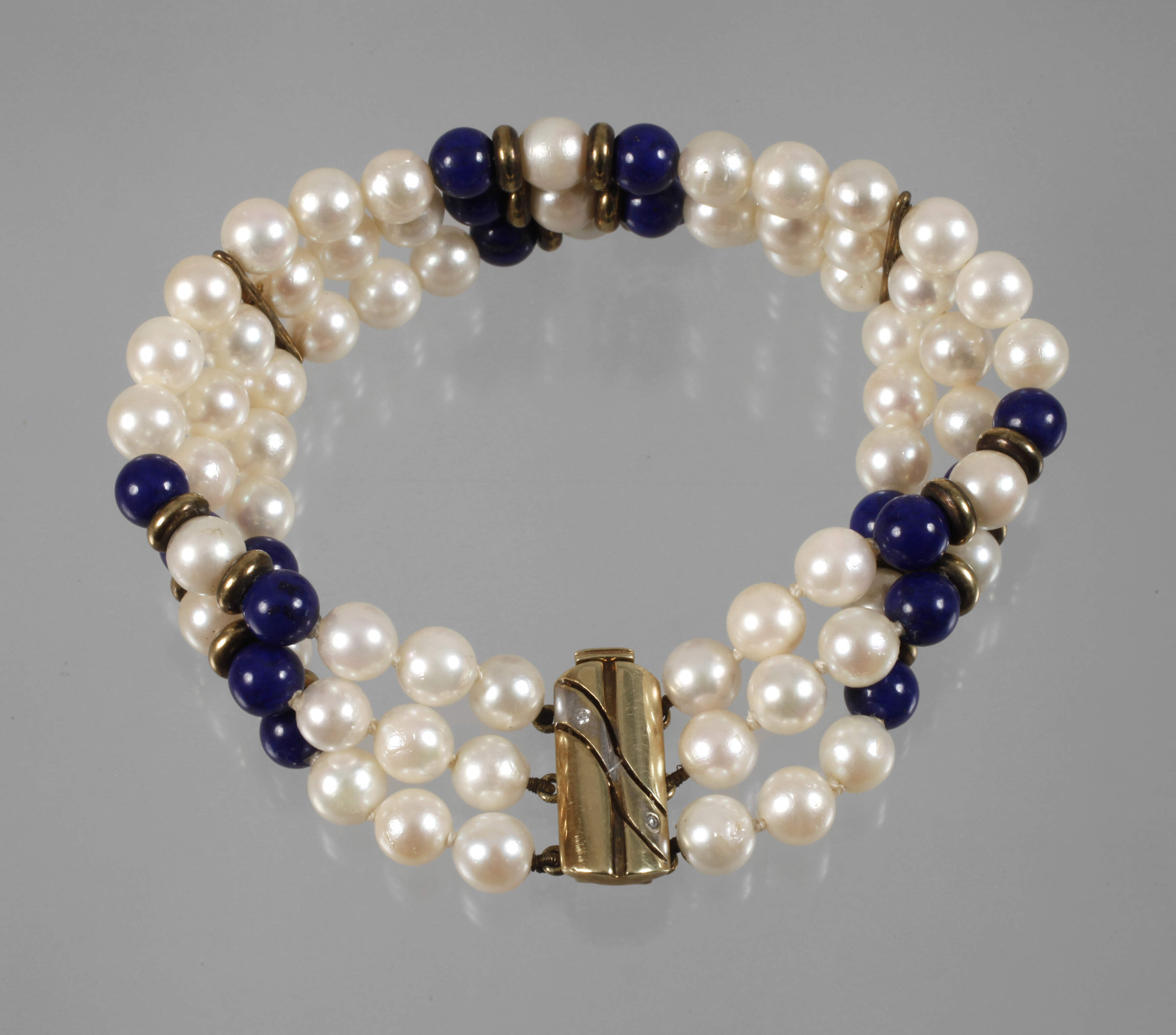 Perlenarmband mit Lapislazuli