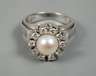 Damenring mit Perle und Brillanten