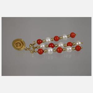 Paar Ohrhänger mit Perlen und Korallen