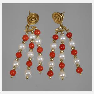 Paar Ohrhänger mit Perlen und Korallen