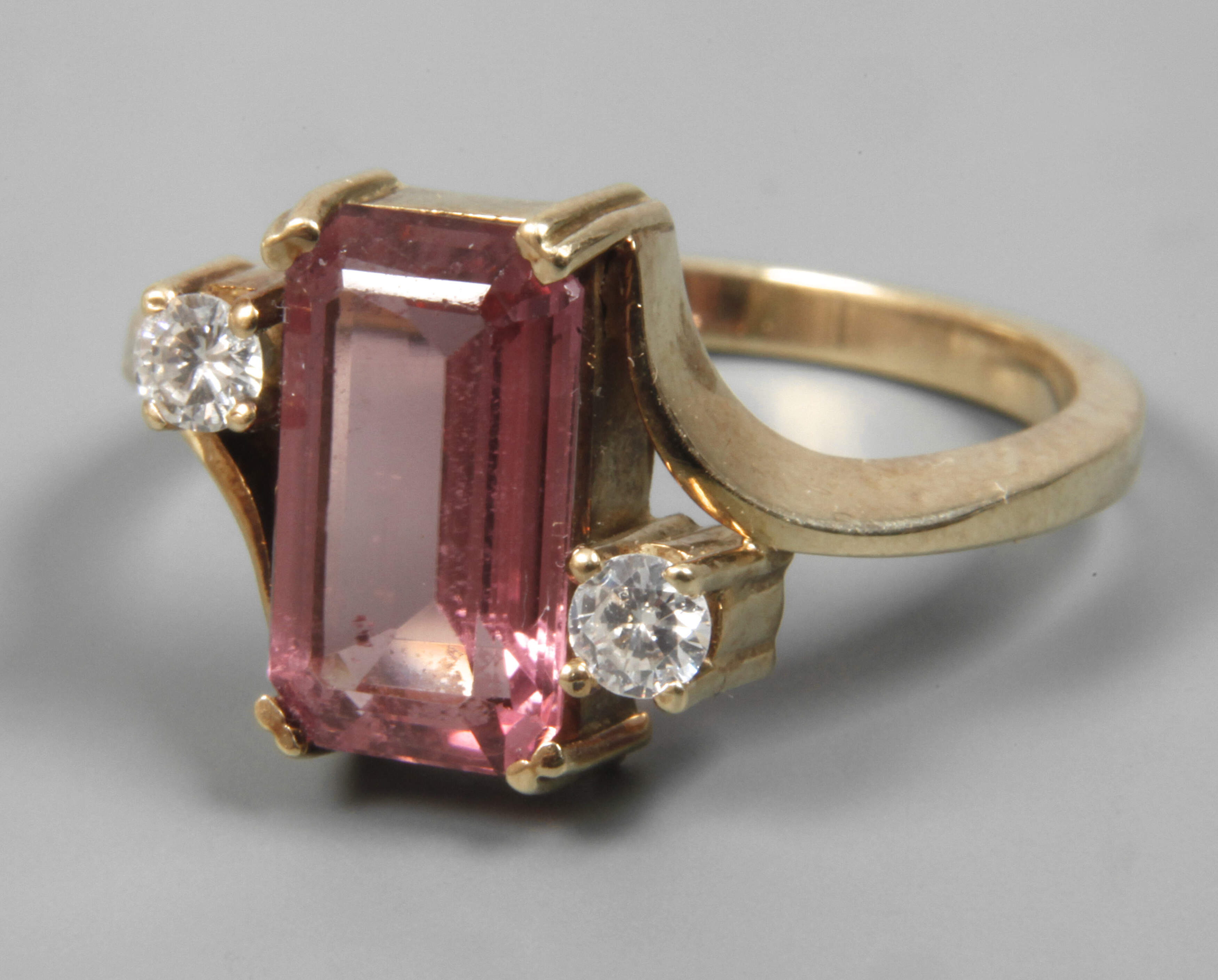 Damenring mit Rubellit und Brillanten