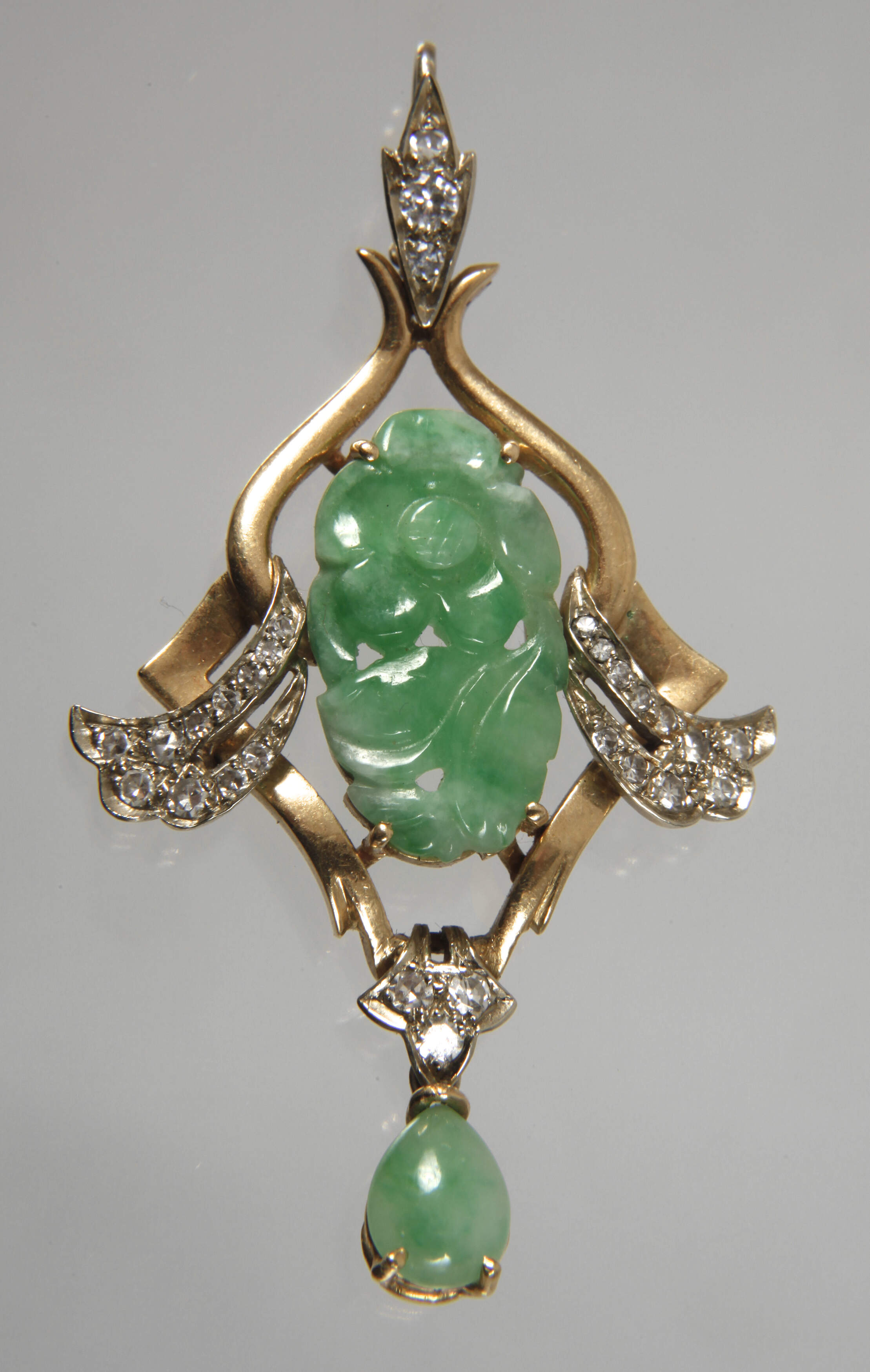 Clipanhänger mit Jade und Diamanten