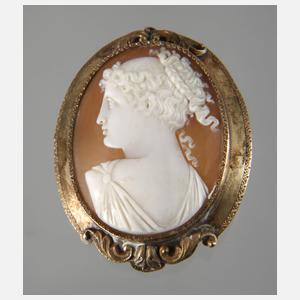 Brosche mit Muschelkamee