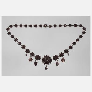 Prächtiges Granatcollier