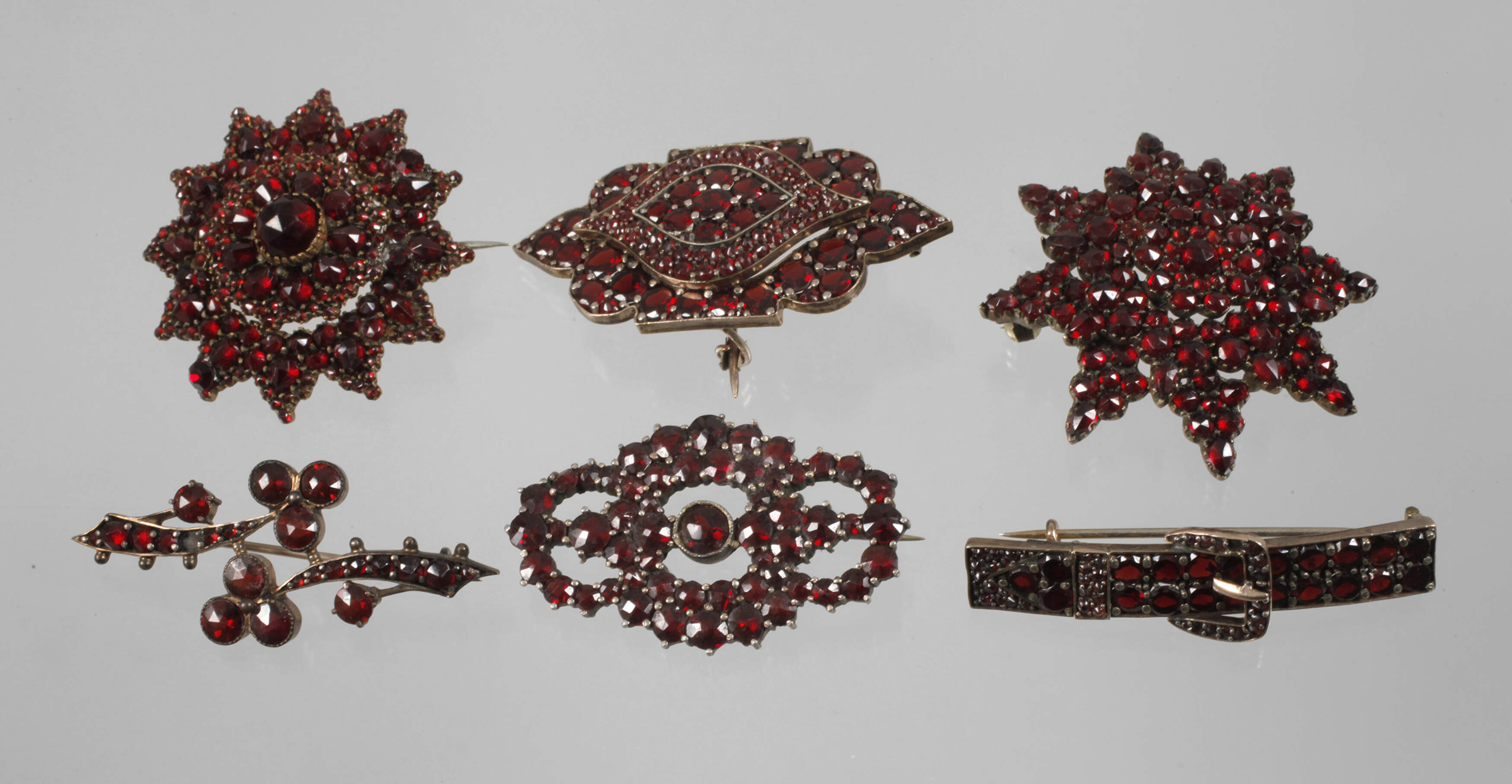 Konvolut Granatbroschen