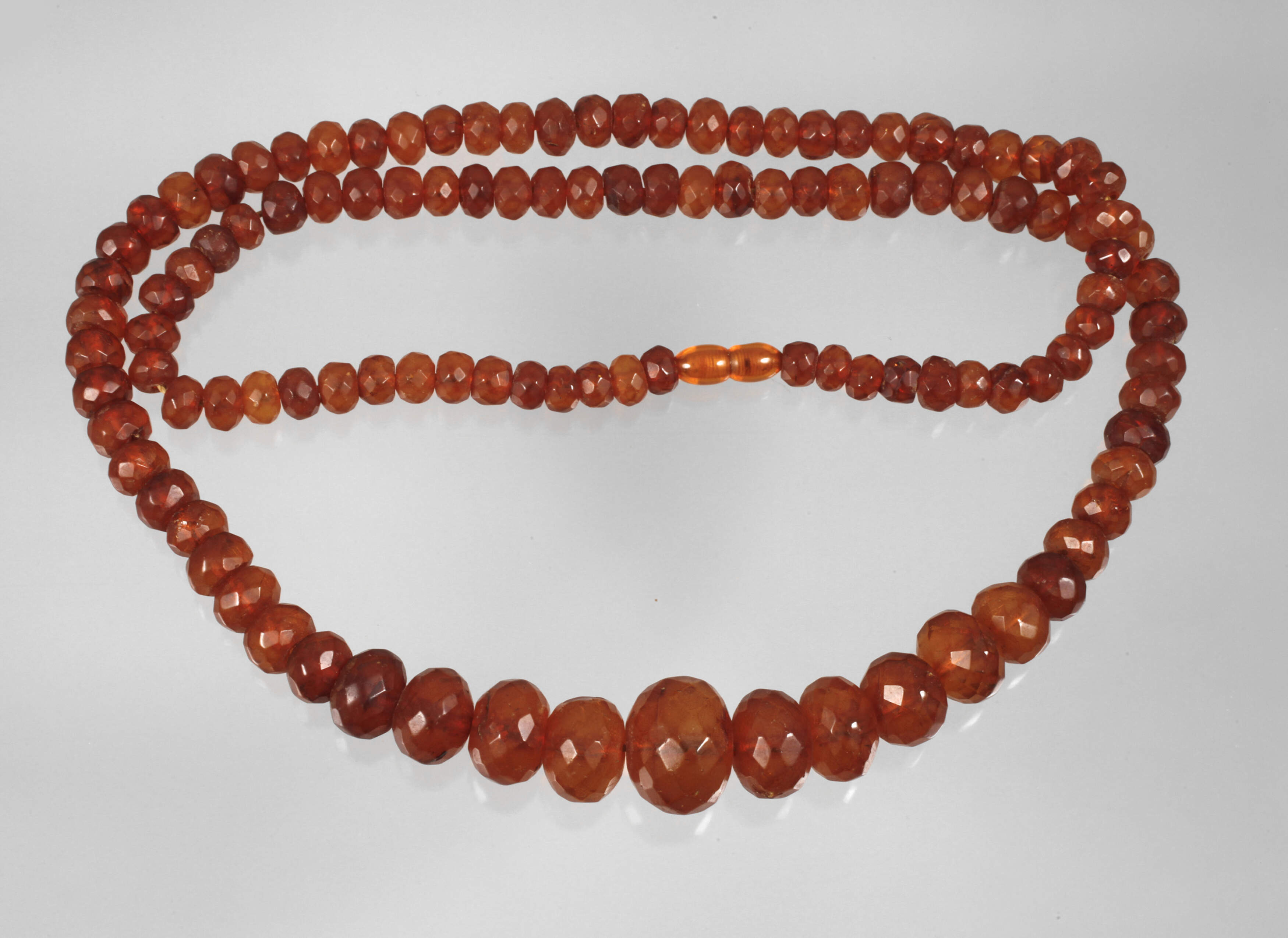 Langes Bernsteincollier