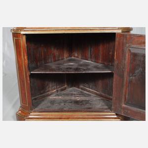 Klassizistische Eckvitrine