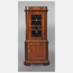 Klassizistische Eckvitrine