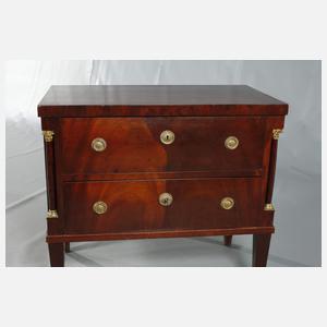 Kleine Säulenkommode