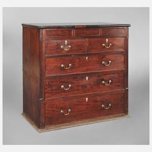 Hohe Herrenkommode