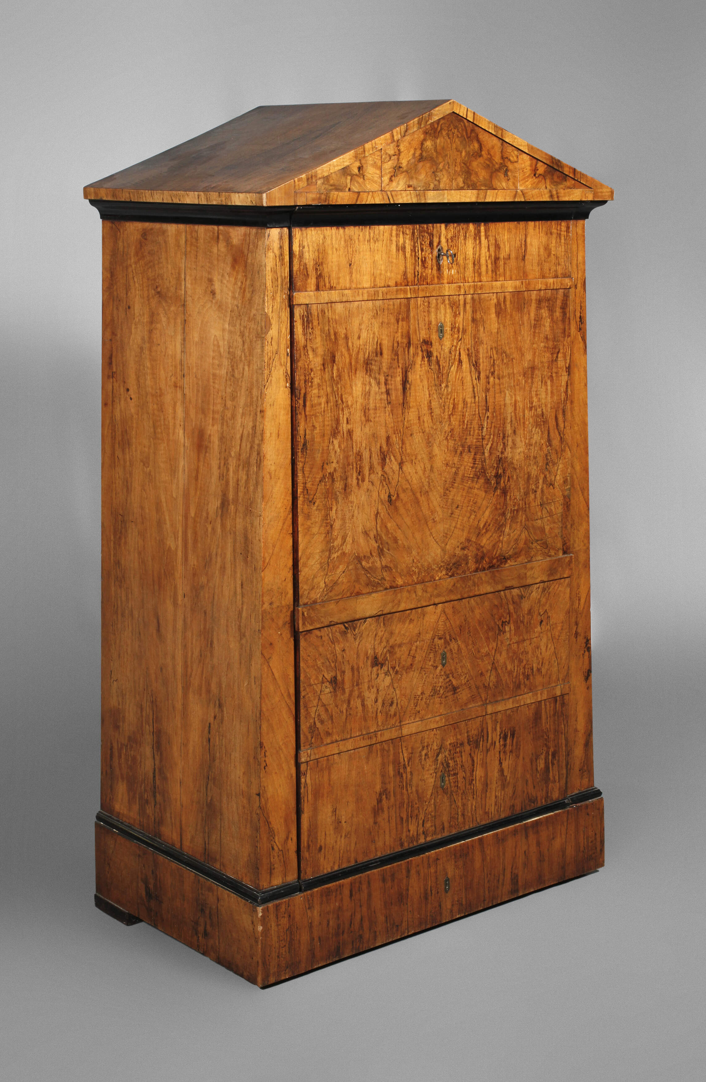Konischer Kleiderschrank Biedermeier