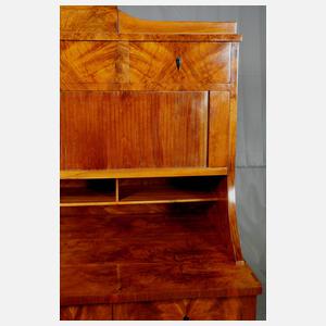 Feiner Biedermeier-Schreibtisch