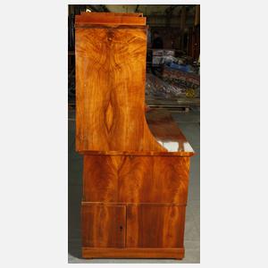 Feiner Biedermeier-Schreibtisch