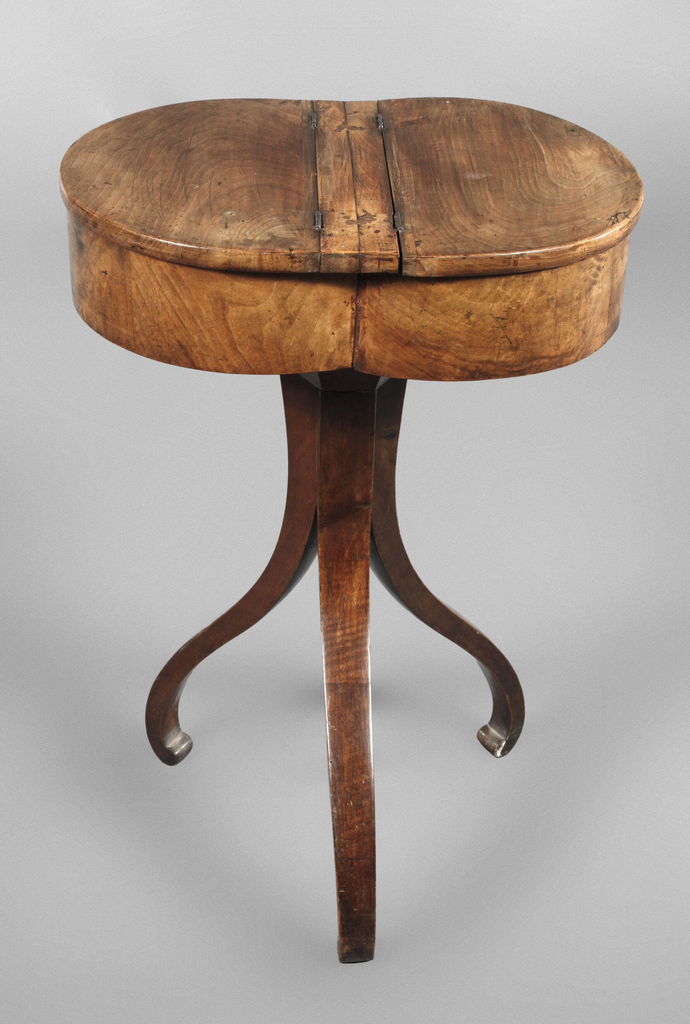 Kleiner Biedermeier-Nähtisch