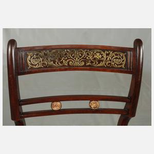 Tisch und sechs Stühle