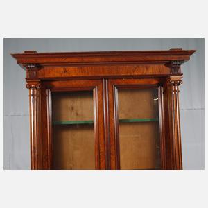 Säulenvitrine Historismus