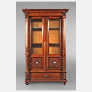 Säulenvitrine Historismus