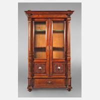 Säulenvitrine Historismus111