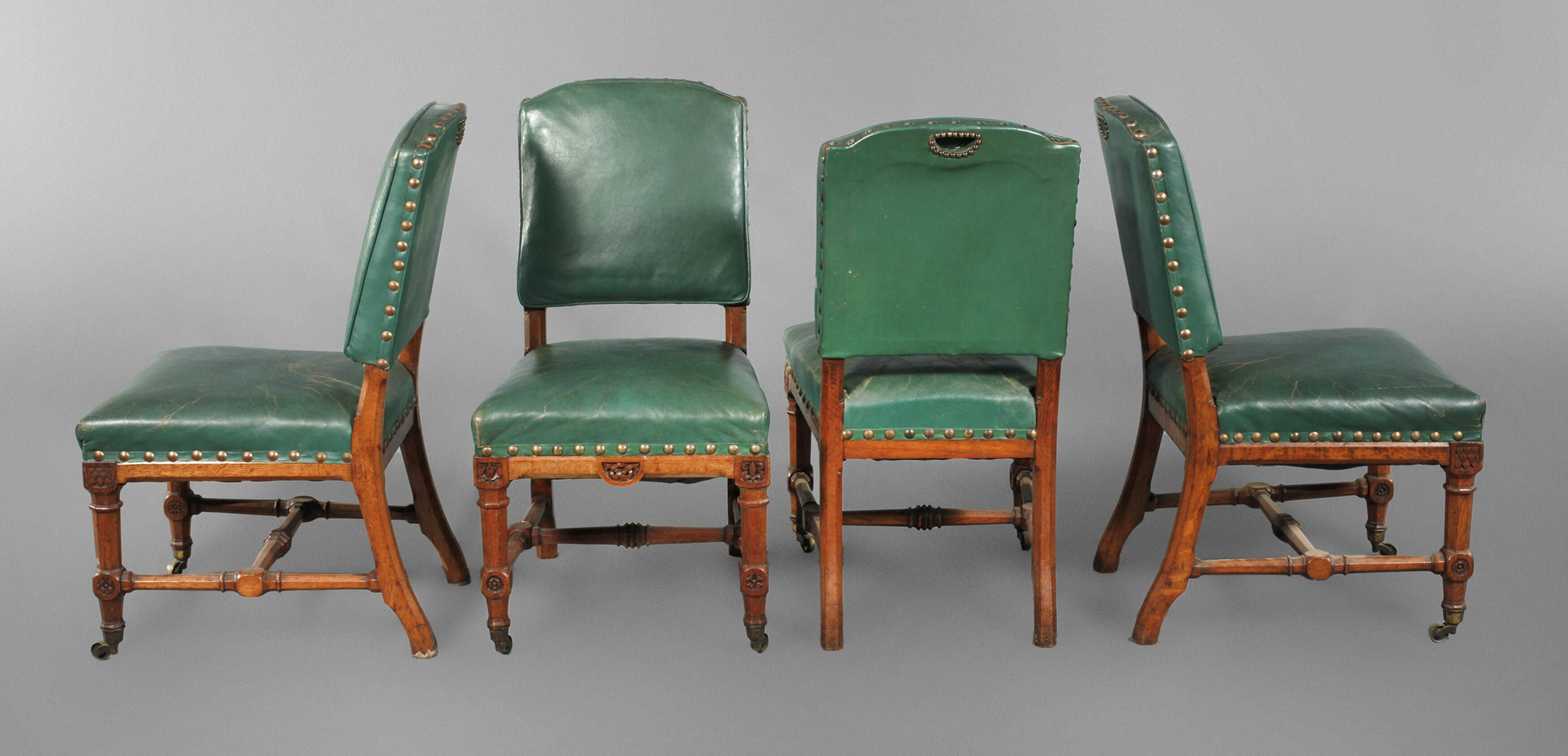 Vier neogotische Stühle