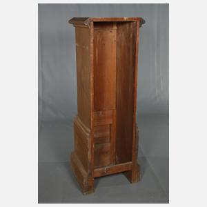 Neogotisches Postament