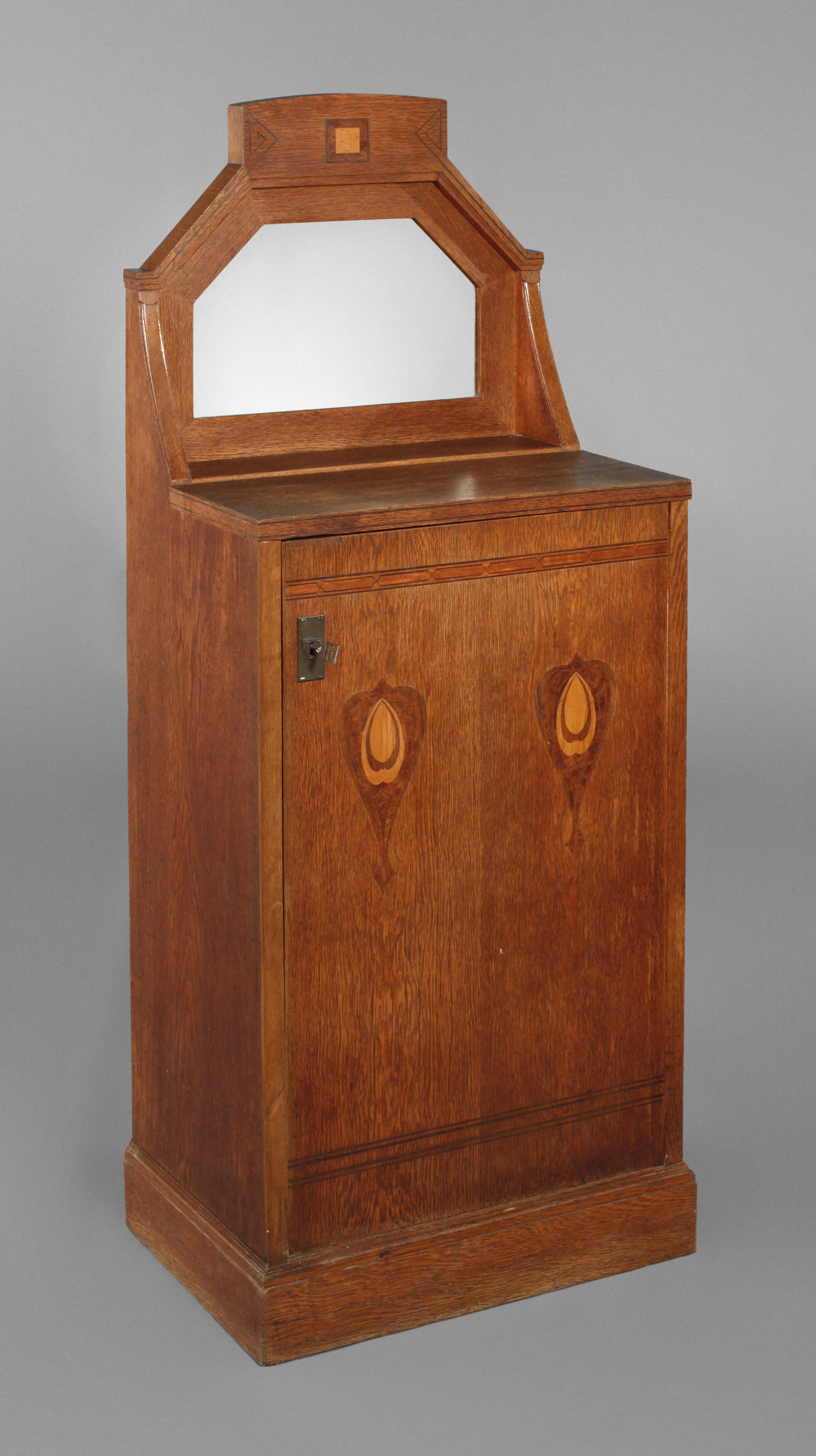 Kleiner Pfeilerschrank